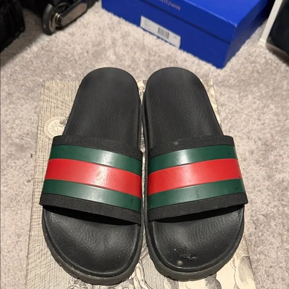 Gucci Black Slides with Signature Green and Red Stripes - Picture 5 of 6